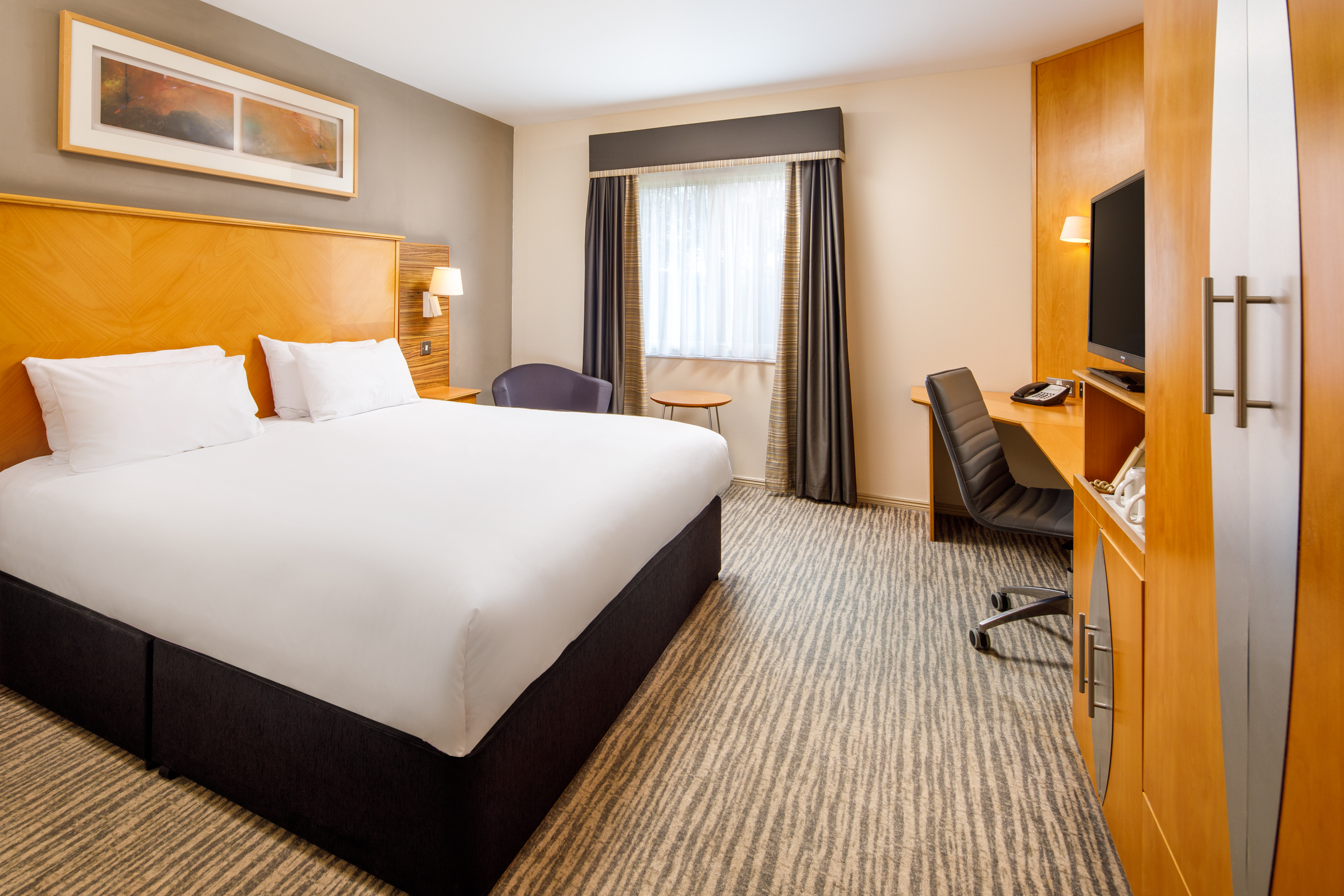 Double bed in a classic bedroom at mercure manchester piccadilly hotel